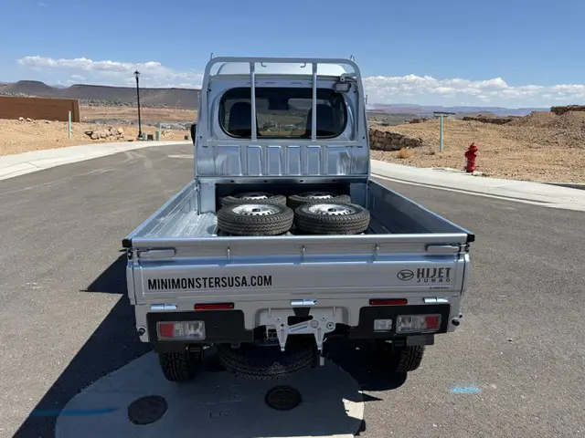 2024 Daihatsu Hijet Jumbo, a silver off-road Kei Truck, for sale at Mini Monsters USA in St. George, UT (photo 6 of 10)