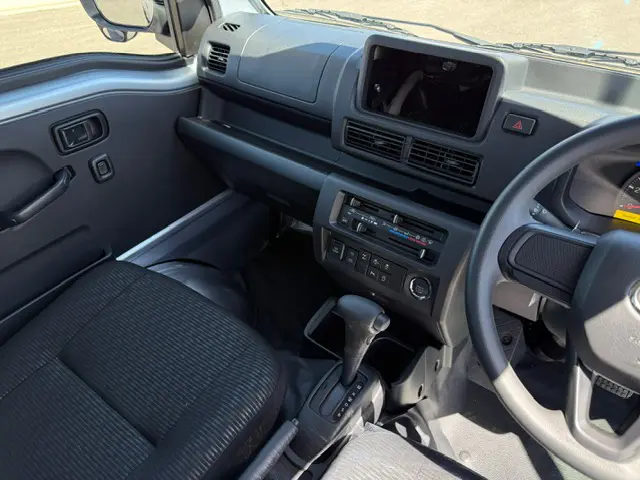 2024 Daihatsu Hijet Jumbo, a silver off-road Kei Truck, for sale at Mini Monsters USA in St. George, UT (photo 9 of 10)
