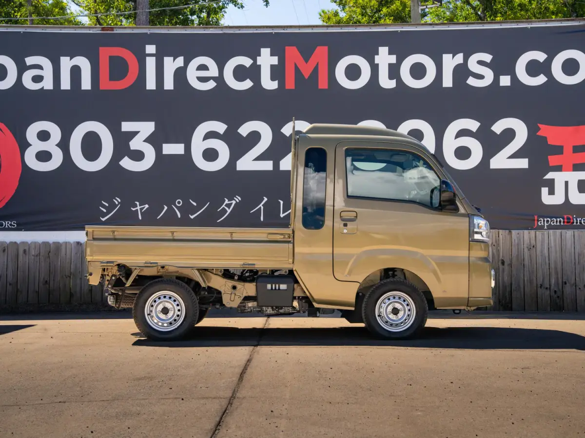2024 Daihatsu Hijet, a green off-road Kei Truck, for sale at Japan Direct Motors in Irmo, SC (photo 6 of 12)