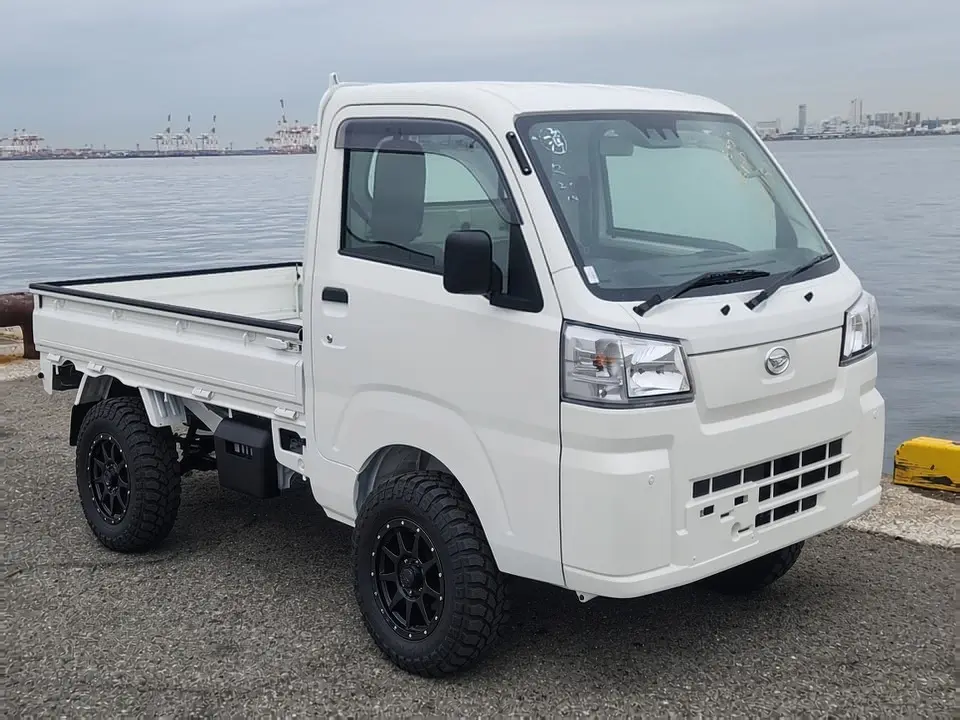 2024 Daihatsu Hijet, a whiteout off-road Kei Truck, for sale at Mini Monsters USA in St. George, UT (photo 11 of 12)