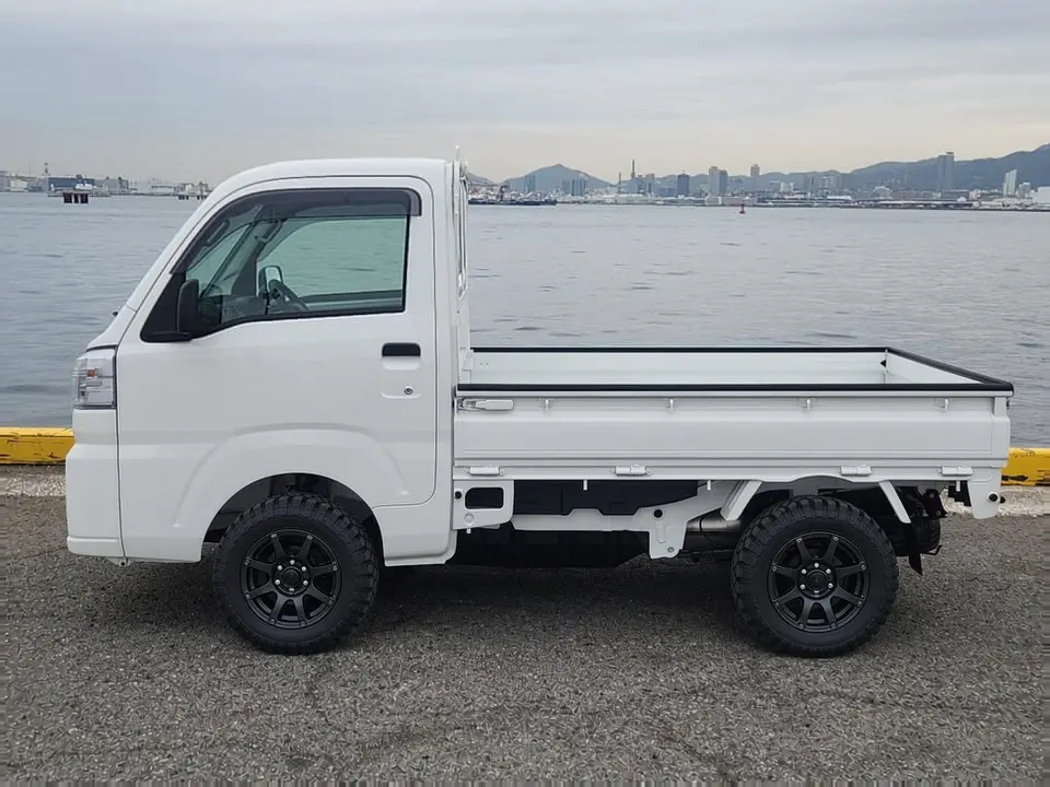 2024 Daihatsu Hijet, a whiteout off-road Kei Truck, for sale at Mini Monsters USA in St. George, UT (photo 8 of 12)