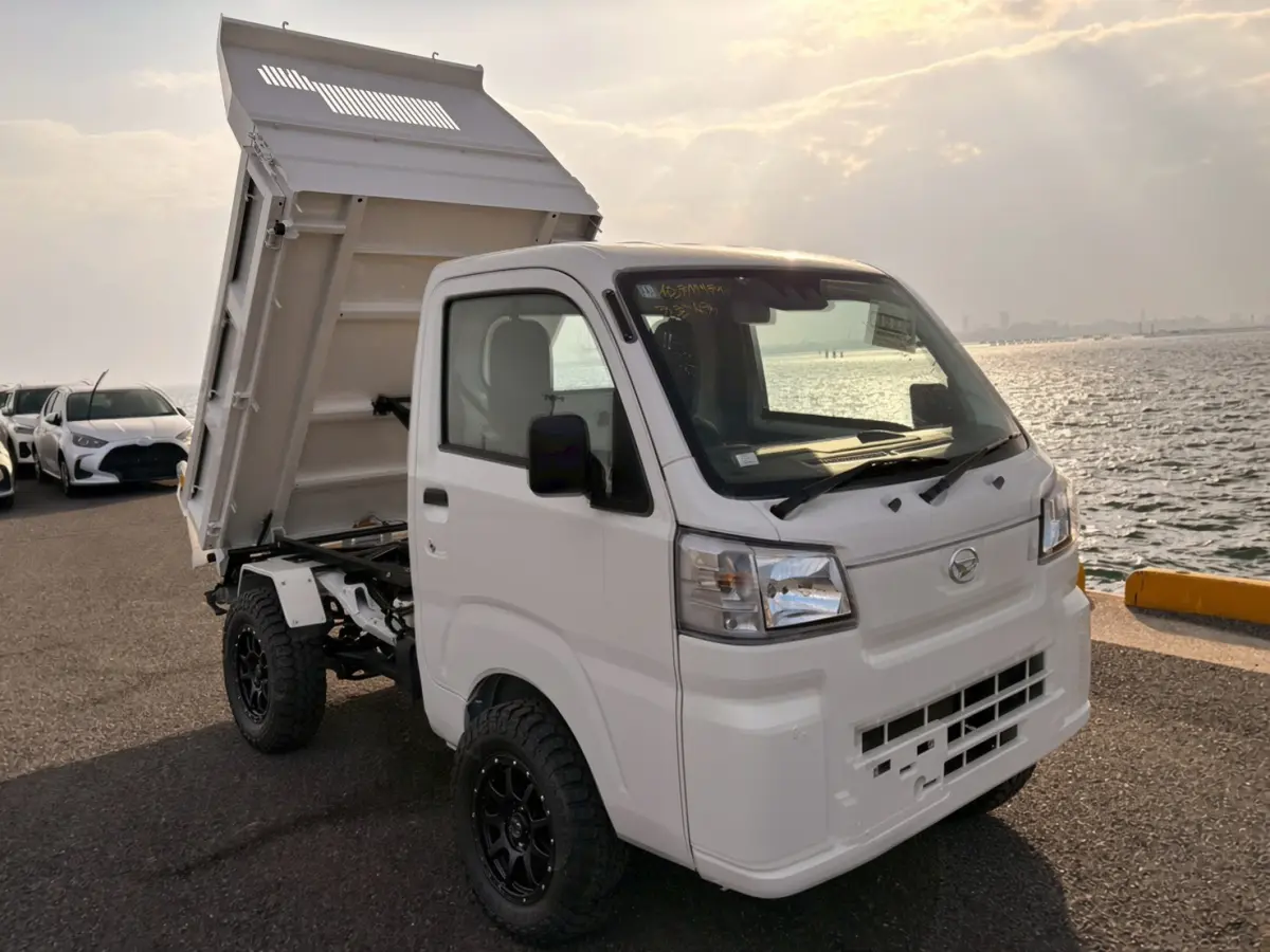 2025 Daihatsu Hijet HD Dump, a whiteout off-road Kei Truck, for sale at Mini Monsters USA in St. George, UT (photo 12 of 12)