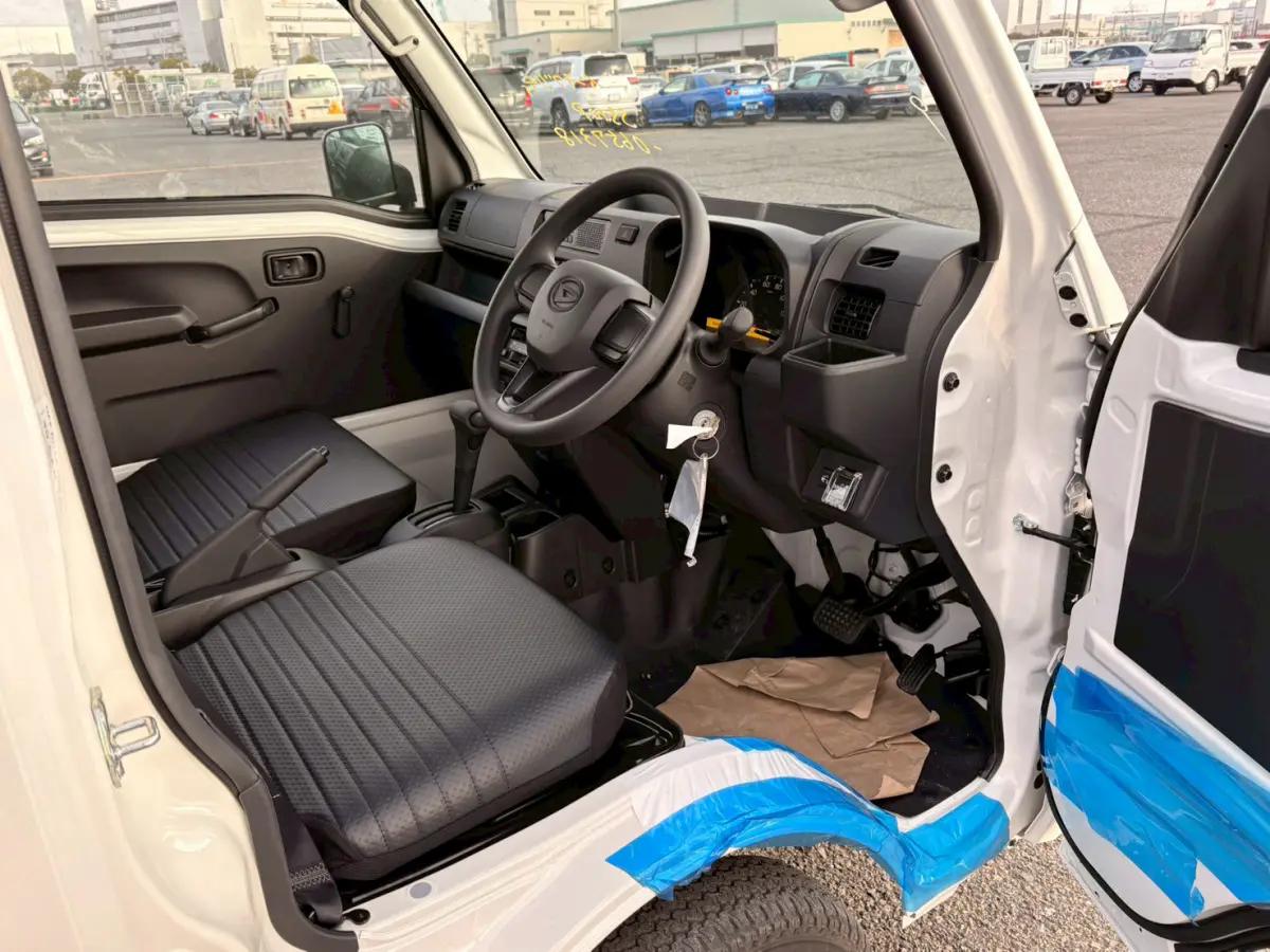 2025 Daihatsu Hijet HD Dump, a whiteout off-road Kei Truck, for sale at Mini Monsters USA in St. George, UT (photo 10 of 12)