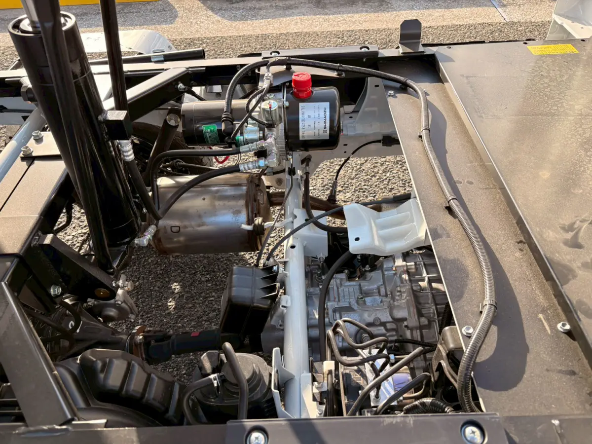 2025 Daihatsu Hijet HD Dump, a whiteout off-road Kei Truck, for sale at Mini Monsters USA in St. George, UT (photo 7 of 12)