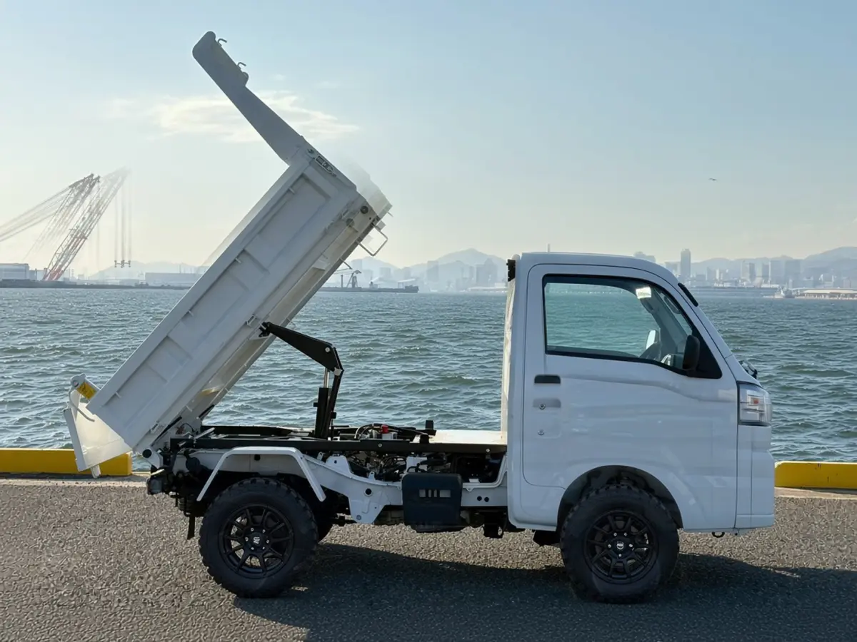 2025 Daihatsu Hijet HD Dump, a whiteout off-road Kei Truck, for sale at Mini Monsters USA in St. George, UT (photo 11 of 12)