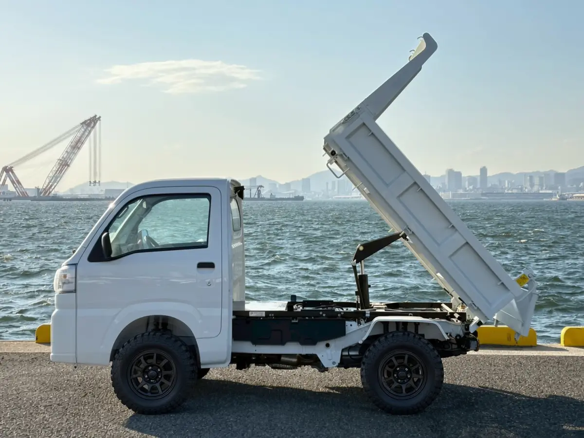 2025 Daihatsu Hijet HD Dump, a whiteout off-road Kei Truck, for sale at Mini Monsters USA in St. George, UT (photo 7 of 12)