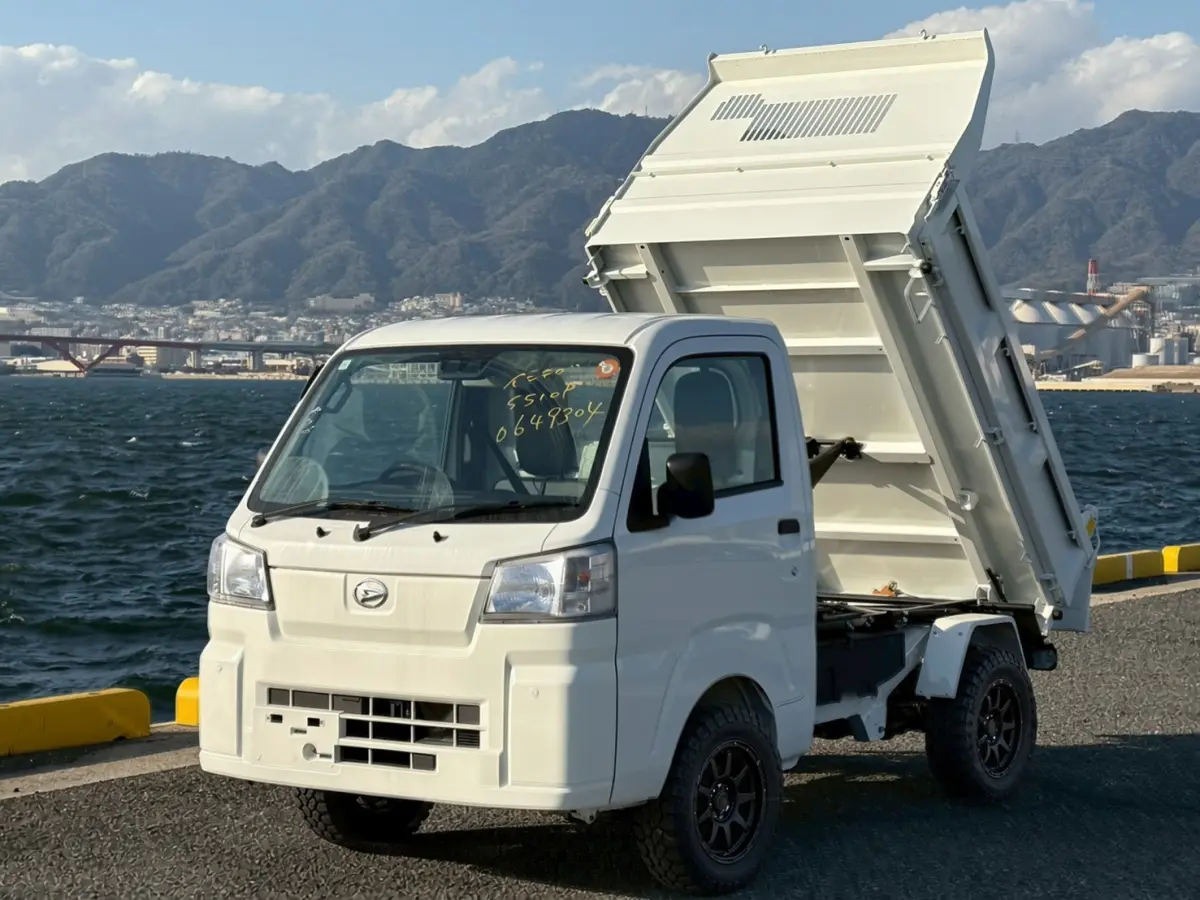 2025 Daihatsu Hijet HD Dump, a whiteout off-road Kei Truck, for sale at Mini Monsters USA in St. George, UT (photo 9 of 12)