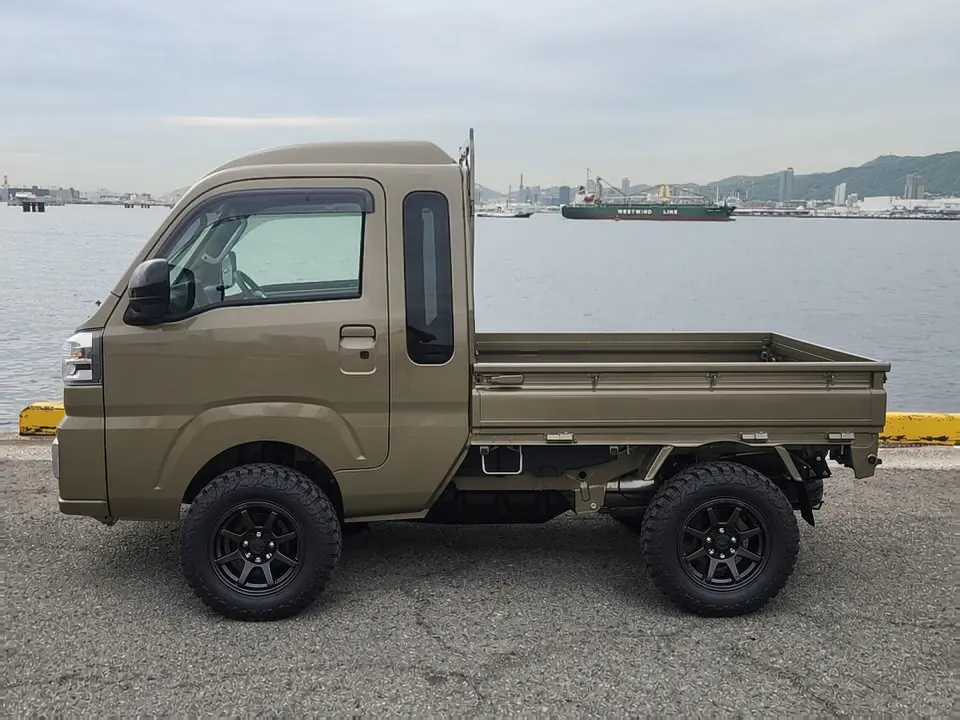 2025 Daihatsu Hijet Jumbo, a green off-road Kei Truck, for sale at Mini Monsters USA in St. George, UT (photo 3 of 12)