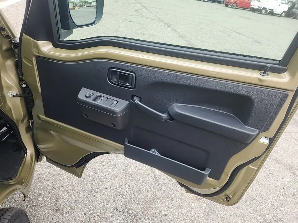2025 Daihatsu Hijet Jumbo, a green off-road Kei Truck, for sale at Mini Monsters USA in St. George, UT (photo 4 of 12)