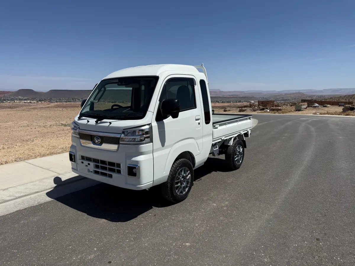 2025 Daihatsu Hijet Jumbo, a whiteout off-road Kei Truck, for sale at Mini Monsters USA in St. George, UT (photo 6 of 12)