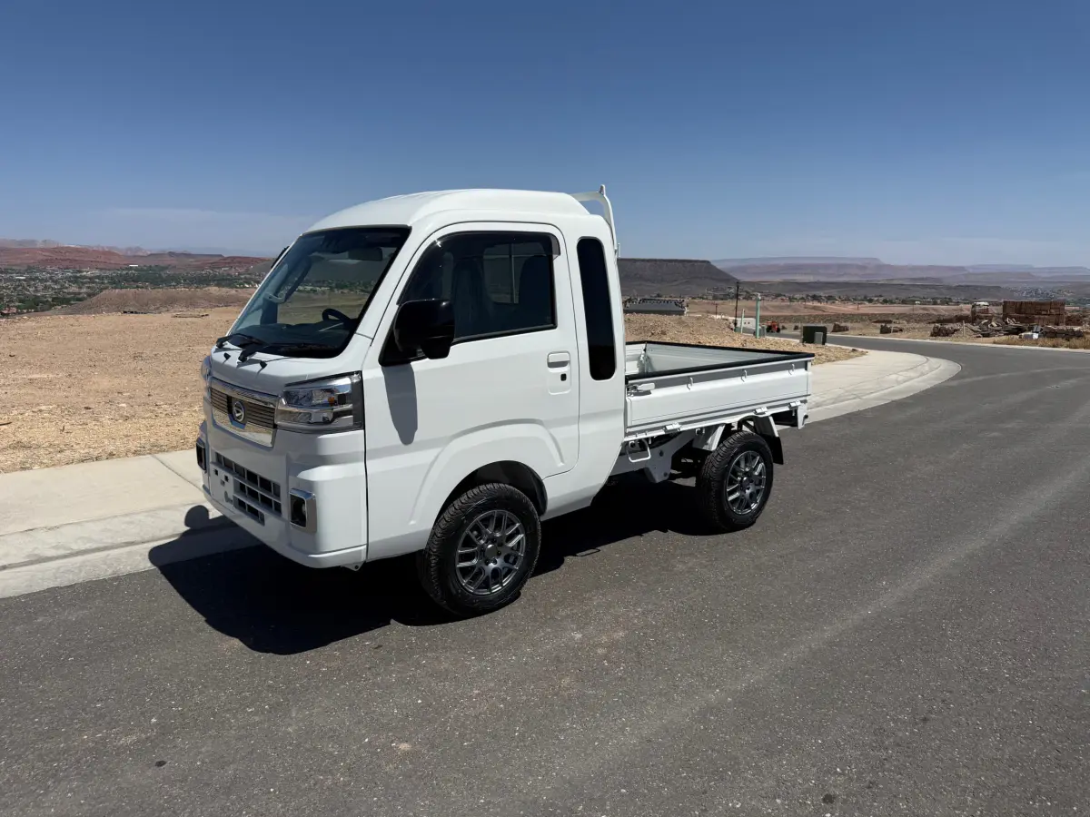 2025 Daihatsu Hijet Jumbo, a whiteout off-road Kei Truck, for sale at Mini Monsters USA in St. George, UT (photo 7 of 12)