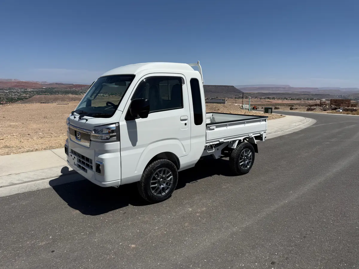 2025 Daihatsu Hijet Jumbo, a whiteout off-road Kei Truck, for sale at Mini Monsters USA in St. George, UT (photo 8 of 12)