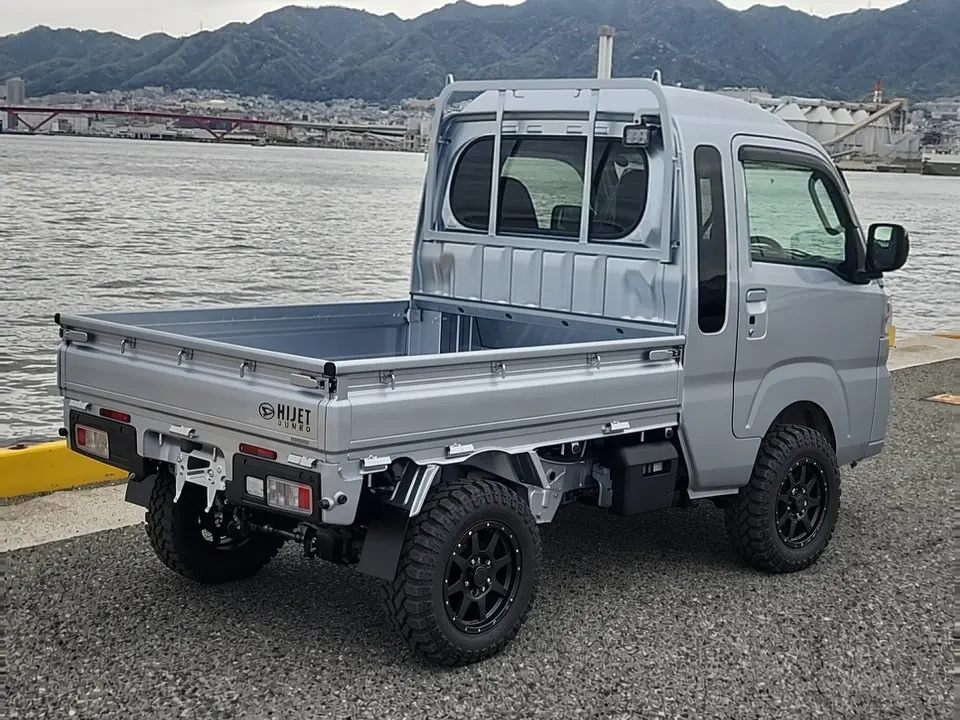 2025 Daihatsu Hijet Jumbo, a silver off-road Kei Truck, for sale at Mini Monsters USA in St. George, UT (photo 10 of 12)