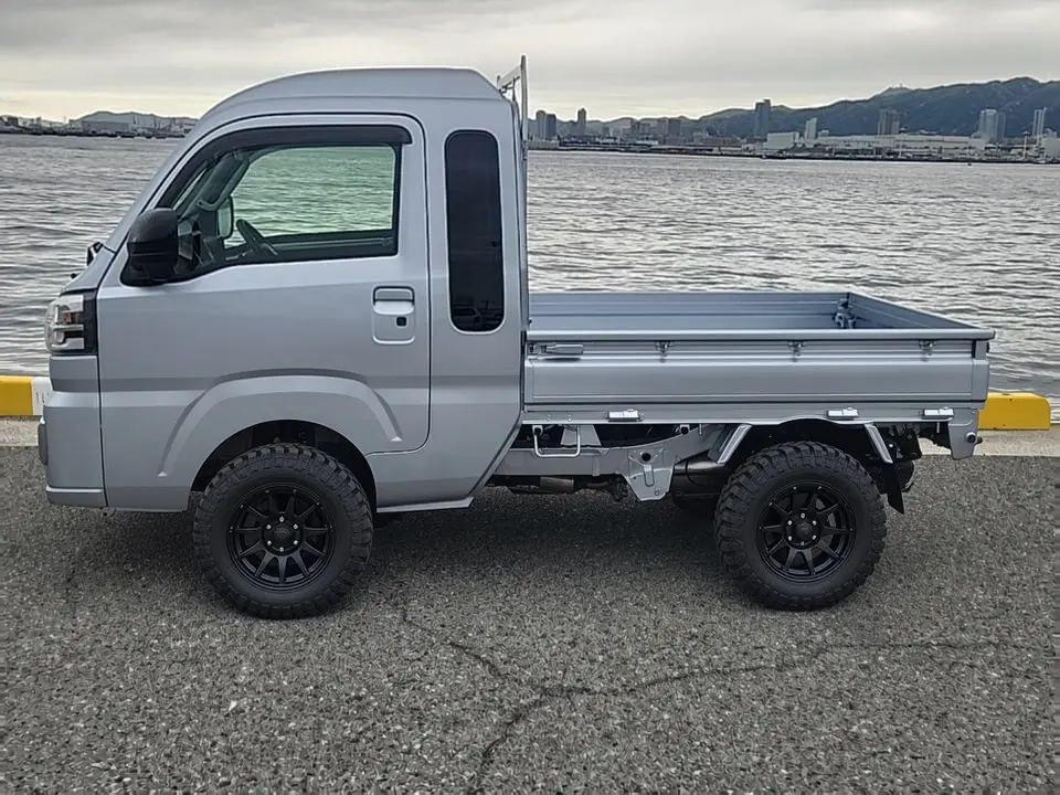 2025 Daihatsu Hijet Jumbo, a silver off-road Kei Truck, for sale at Mini Monsters USA in St. George, UT (photo 11 of 12)