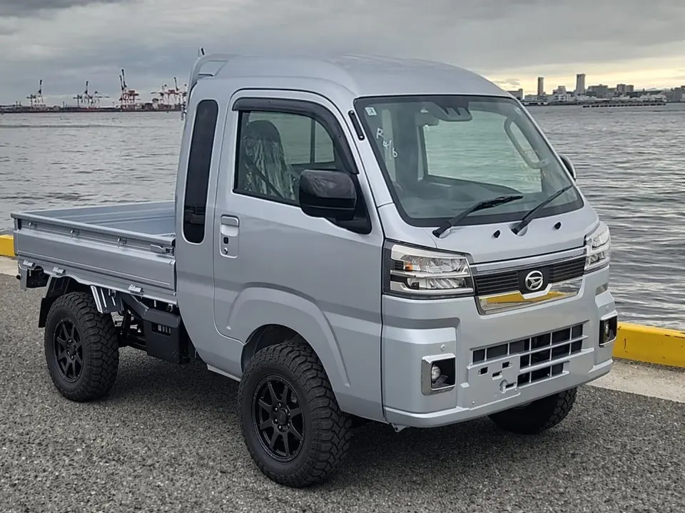 2025 Daihatsu Hijet Jumbo, a silver off-road Kei Truck, for sale at Mini Monsters USA in St. George, UT (photo 12 of 12)