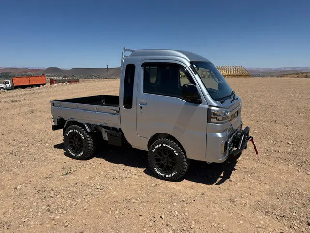 2025 Daihatsu Hijet Jumbo, a silver off-road Kei Truck, for sale at Mini Monsters USA in St. George, UT (photo 5 of 12)