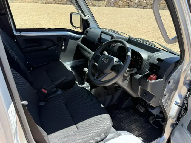 2025 Daihatsu Hijet Jumbo, a silver off-road Kei Truck, for sale at Mini Monsters USA in St. George, UT (photo 6 of 12)