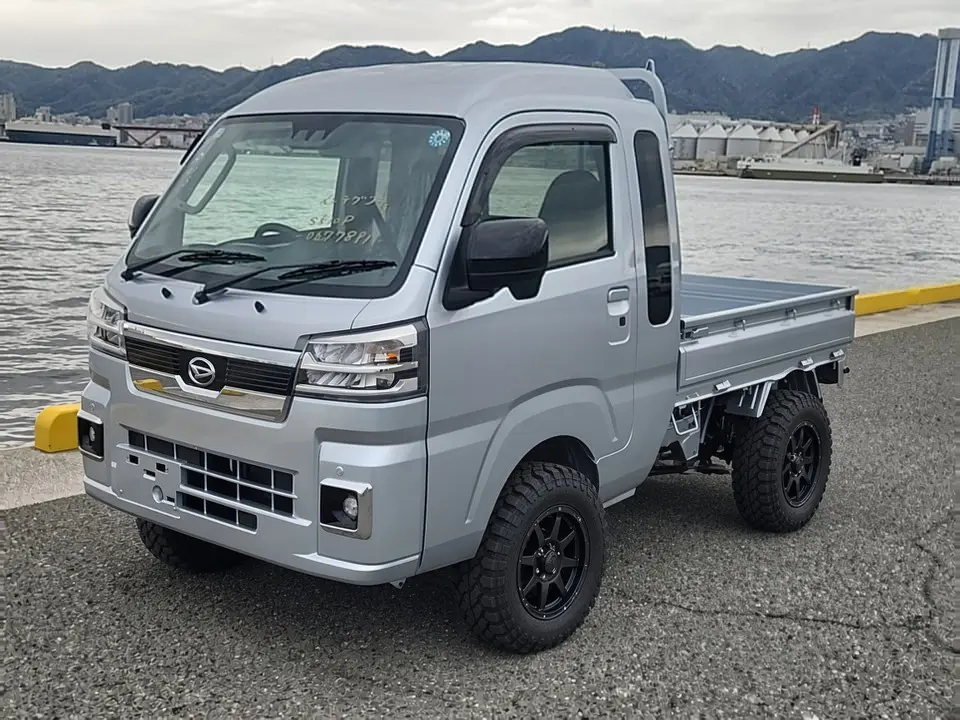 2025 Daihatsu Hijet Jumbo, a silver off-road Kei Truck, for sale at Mini Monsters USA in St. George, UT (photo 8 of 12)