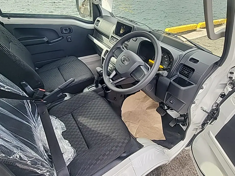 2025 Daihatsu Hijet Jumbo, a whiteout off-road Kei Truck, for sale at Mini Monsters USA in St. George, UT (photo 11 of 12)