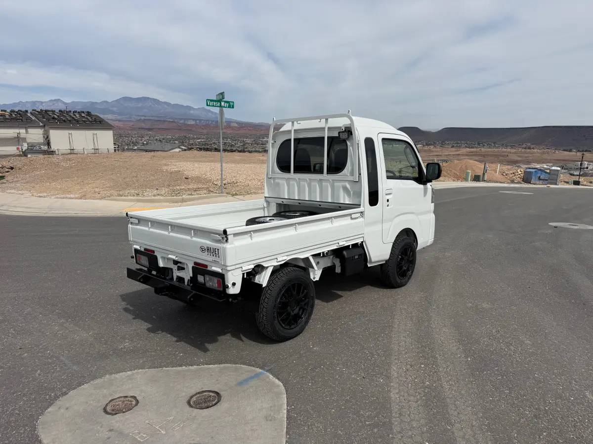 2025 Daihatsu Hijet Jumbo, a whiteout off-road Kei Truck, for sale at Mini Monsters USA in St. George, UT (photo 6 of 12)