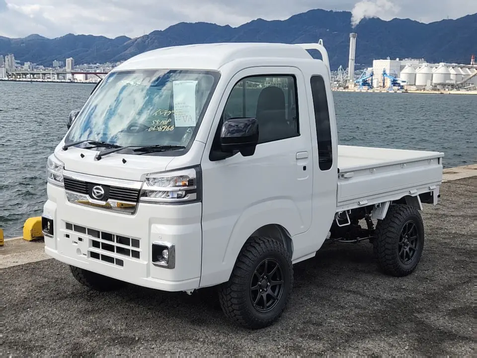 2025 Daihatsu Hijet Jumbo, a whiteout off-road Kei Truck, for sale at Mini Monsters USA in St. George, UT (photo 7 of 12)