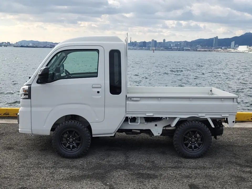 2025 Daihatsu Hijet Jumbo, a whiteout off-road Kei Truck, for sale at Mini Monsters USA in St. George, UT (photo 8 of 12)