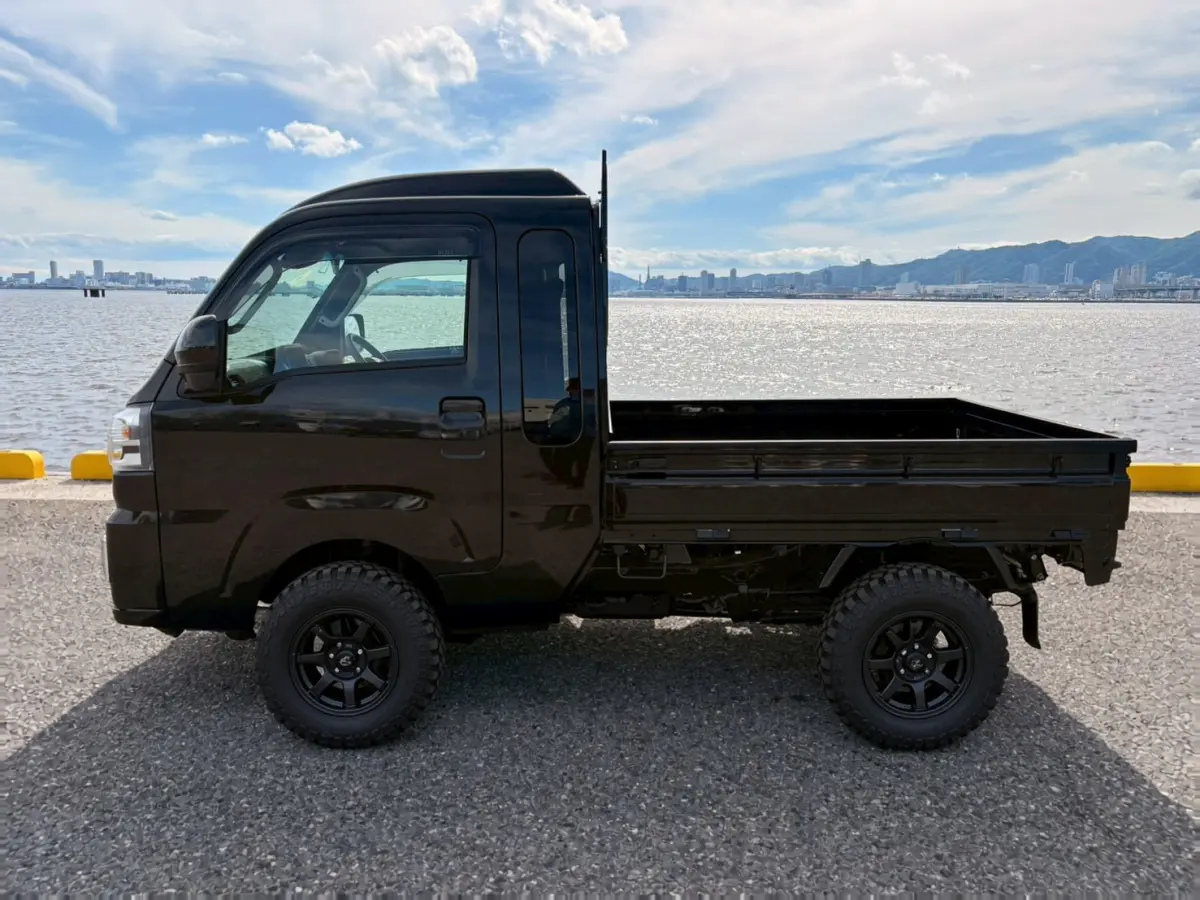 2026 Daihatsu Hijet Jumbo, a black off-road Kei Truck, for sale at Mini Monsters USA in St. George, UT (photo 11 of 12)