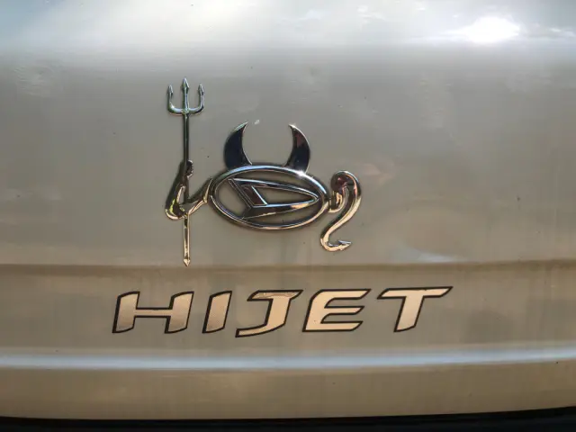 1999 Daihatsu Hijet 4x4 Kei Truck, front emblem, for sale at Fun Karz in North Little Rock, AR
