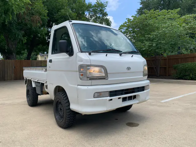 2000 Daihatsu Hijet, 4WD + AC, Automatic, a Kei Truck, for sale at Sunshine Imports in Austin, TX